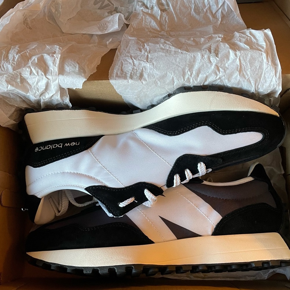 New Men’s New Balance 327 Black, White, and Gray MS327LB1
